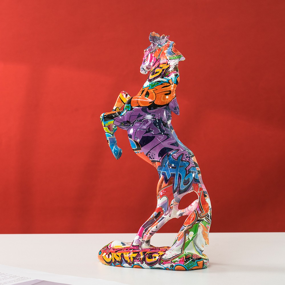Graffiti con statua di cavallo - Resin Art Decoration Items recensione e prezzo